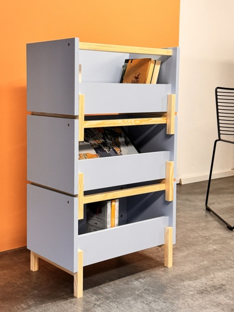 SIMPLBOX (6.0) - szarobeżowa skrzynka na drewnianych nóżkach do pionowego składowania