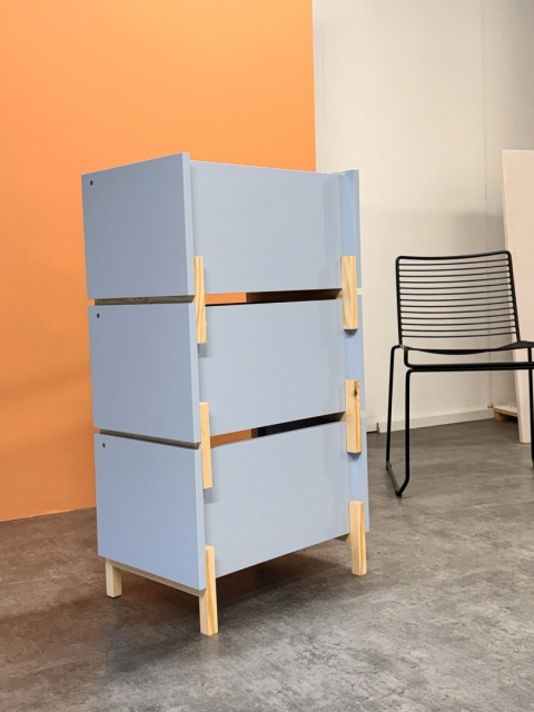 SIMPLBOX (6.0) - skrzynka z drewnopodobnego dekoru, elementy z litego drewna do pionowego składowania