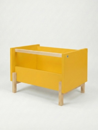 SIMPLBOX (6.0) - żółta skrzynka na drewnianych nóżkach do pionowego składowania