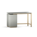 B-DES43 - klasyczne biurko z kontenerem, zamykaną szafką. Różne rozmiary, kolory i materiały. Na drewnianym stelażu.