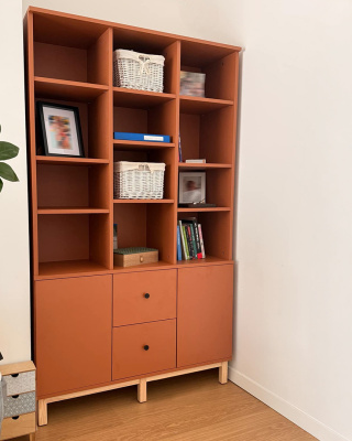 REG-MODEL4 (2.3) - Regał z szufladami i otwartymi półkami. | Szerokość 120-160 cm | Na wymiar. Kolory i drewnopodobne dekory.