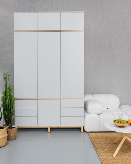 Trzydrzwiowa szafa na wymiar, z nadstawką, szafkami i szufladami - SZ-MODEL (3.3)